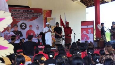 Ket: Pasangan Calon Gubernur dan Wakil Gubernur Bali Koster- Giri saat Kampanye di Desa Antiga, Kecamatan Manggis, Karangasem, Sabtu (28/9).