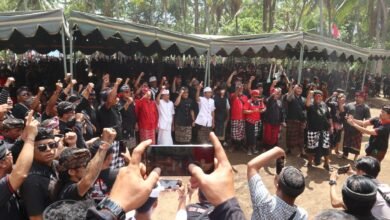 Ket: Ribuan Warga Kubu Karangasem yang hadir dalam kampanye terbuka Cagub dan Cawagub Bali nomor urut 2 Wayan Koster dan Giri Prasta di Telaga Dessa Tianyar Kubu Karangasem, Senin (30/9/2024)