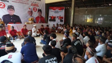 Wayan Koster saat kampanye tahap ketiga di wantilan desa Sorga Lokapaksa, Kubutambahan, Buleleng, Rabu, 13 November 2024. (Dok.Ist)